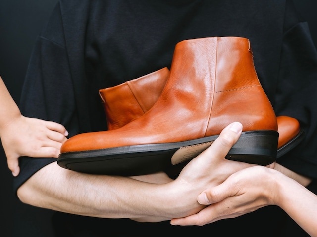 GEN IZAWA / "LOVE" share fringe leather boots (Brown)