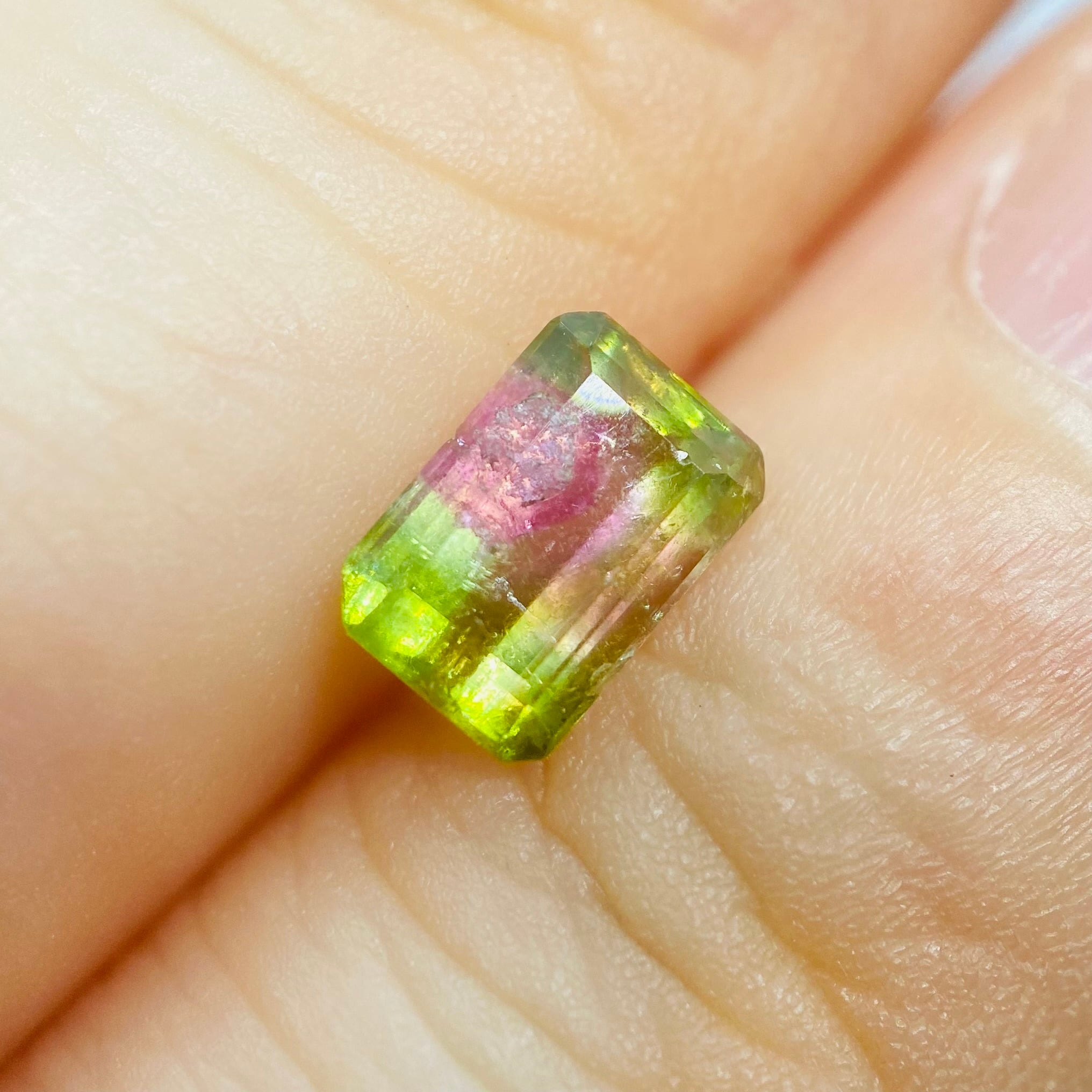 春　珍しいエメラルドカットのウォーターメロントルマリン