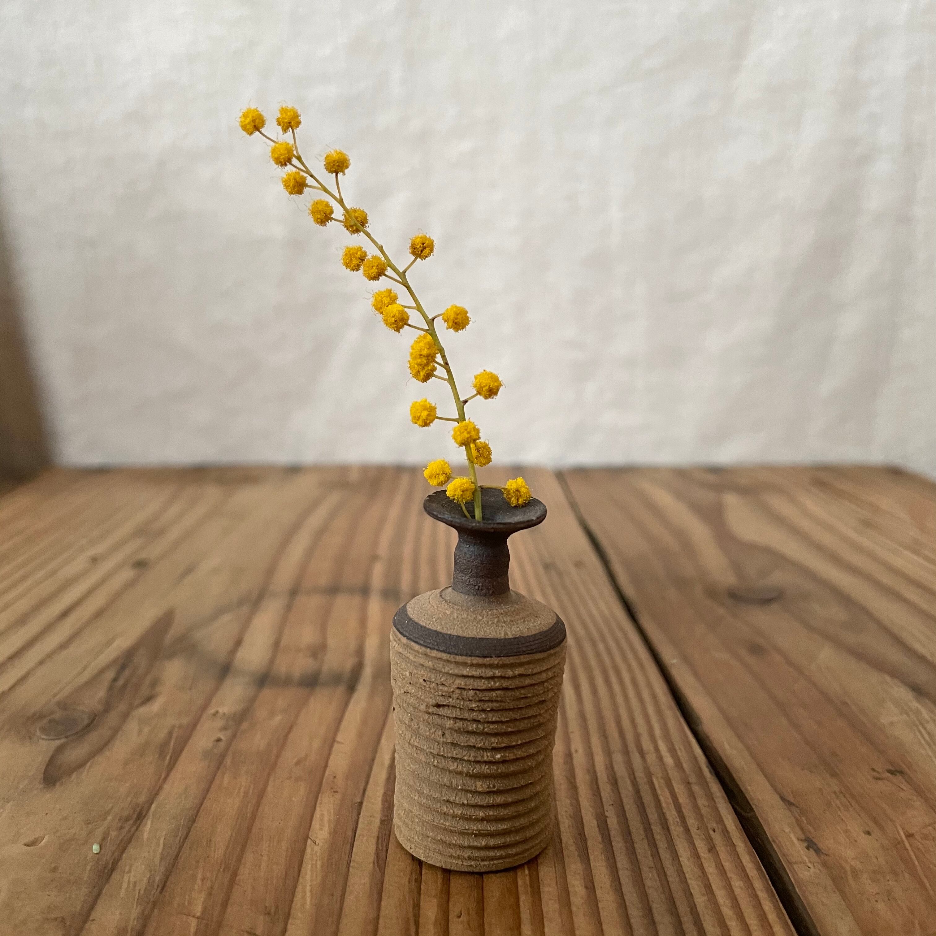 茶色の存在感ある壺(一輪挿し) 高級感、侘び寂び花瓶、造花、フェイクフラワーオーナメント、リビング