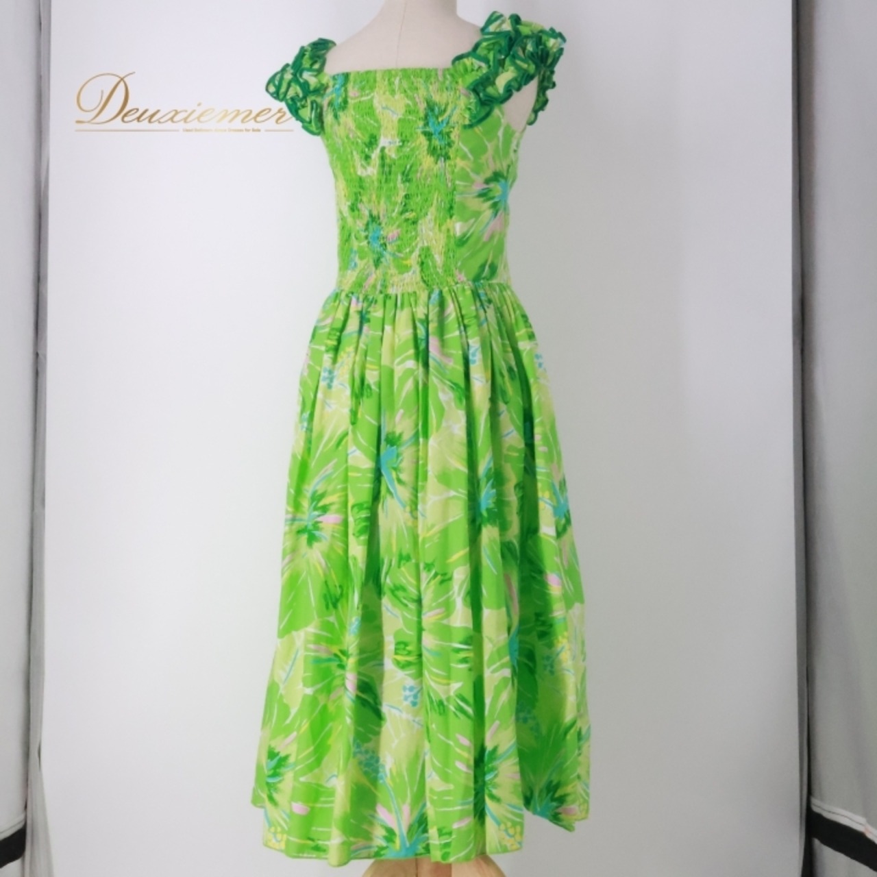 フラダンス 衣装 ワンピース ドレス グリーン系 アロハエミカ ハワイアンプリント 花柄 Aloha Emika アロハ フラ ダンス レッスン 練習 フリル フラワー 華やか 鮮やか さわやか かわいい おしゃれ ノースリーブ フラダンス衣装 かわいいデザイン おしゃれな色柄 女性用ドレス フリル付き 花模様 清涼感