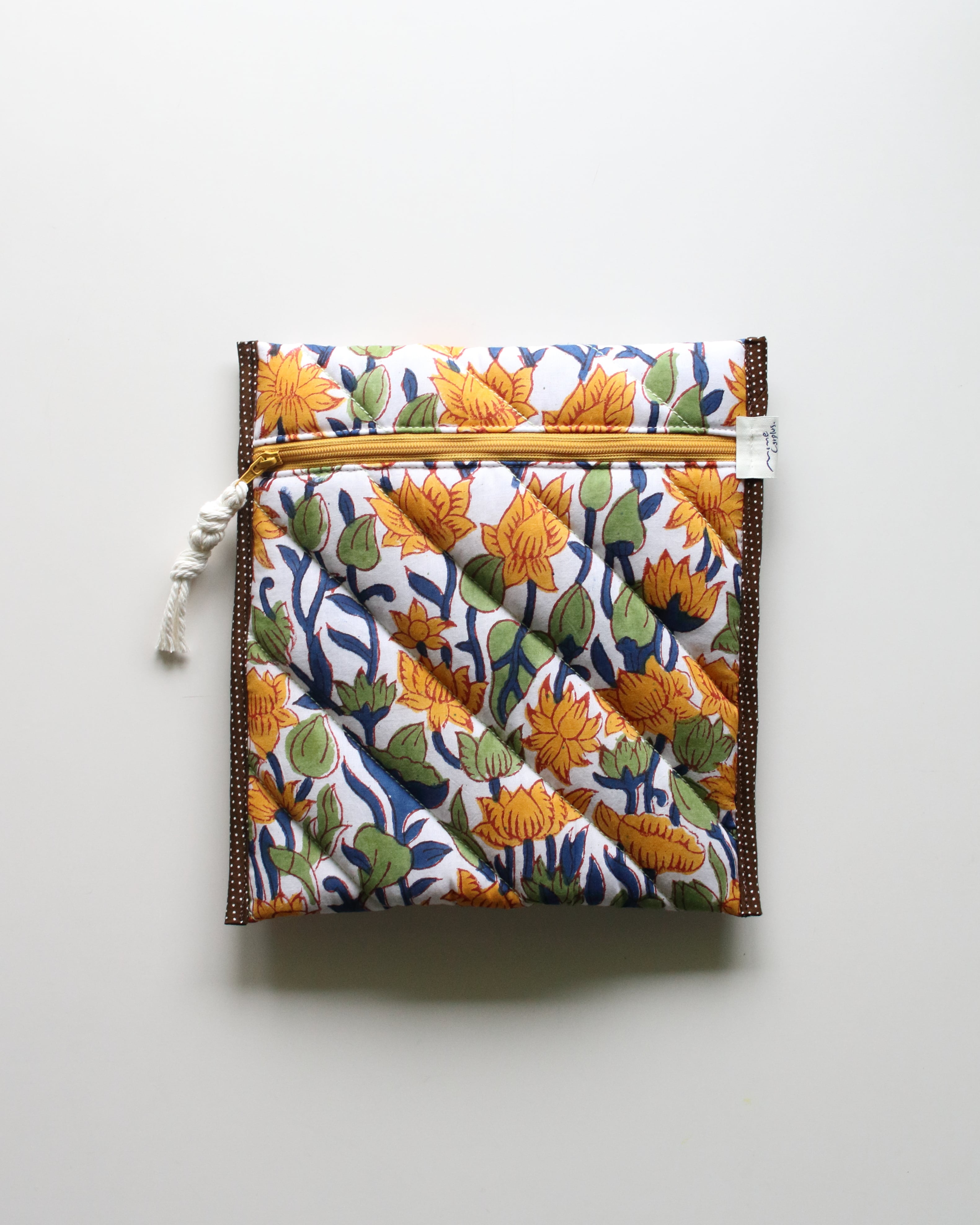 Block quilt Book Sleeve. <Cheerful lady>