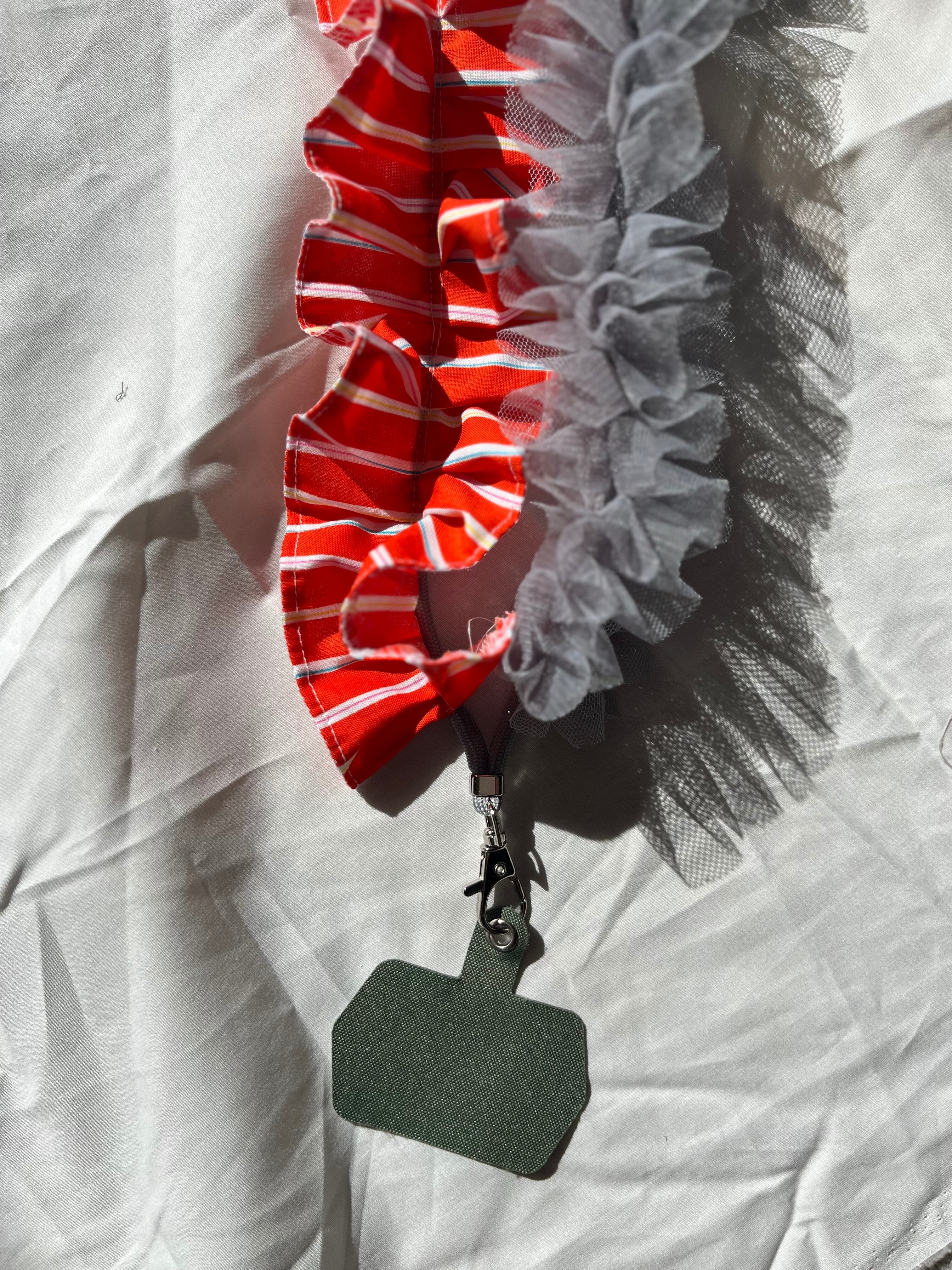 ドイツ製ボーダー生地とフリルのスマホショルダー 送料無料