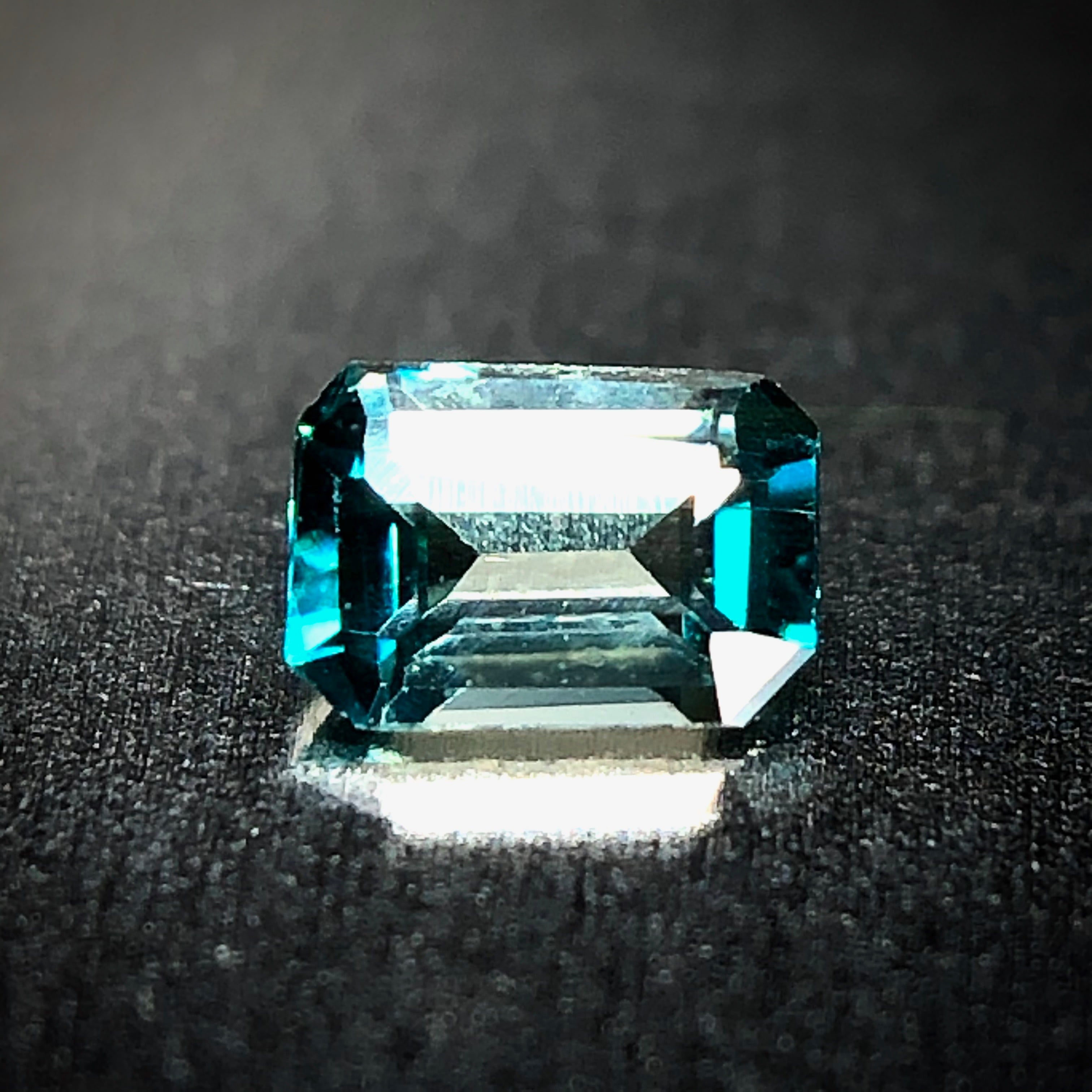 唯一無二の青色 0.06ct 希少石 天然 グランディディエライト