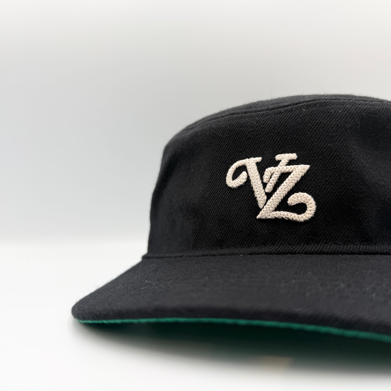 【VARZAR / バザール】 Leaf Chain VZ Monogram Pillbox Cap Black