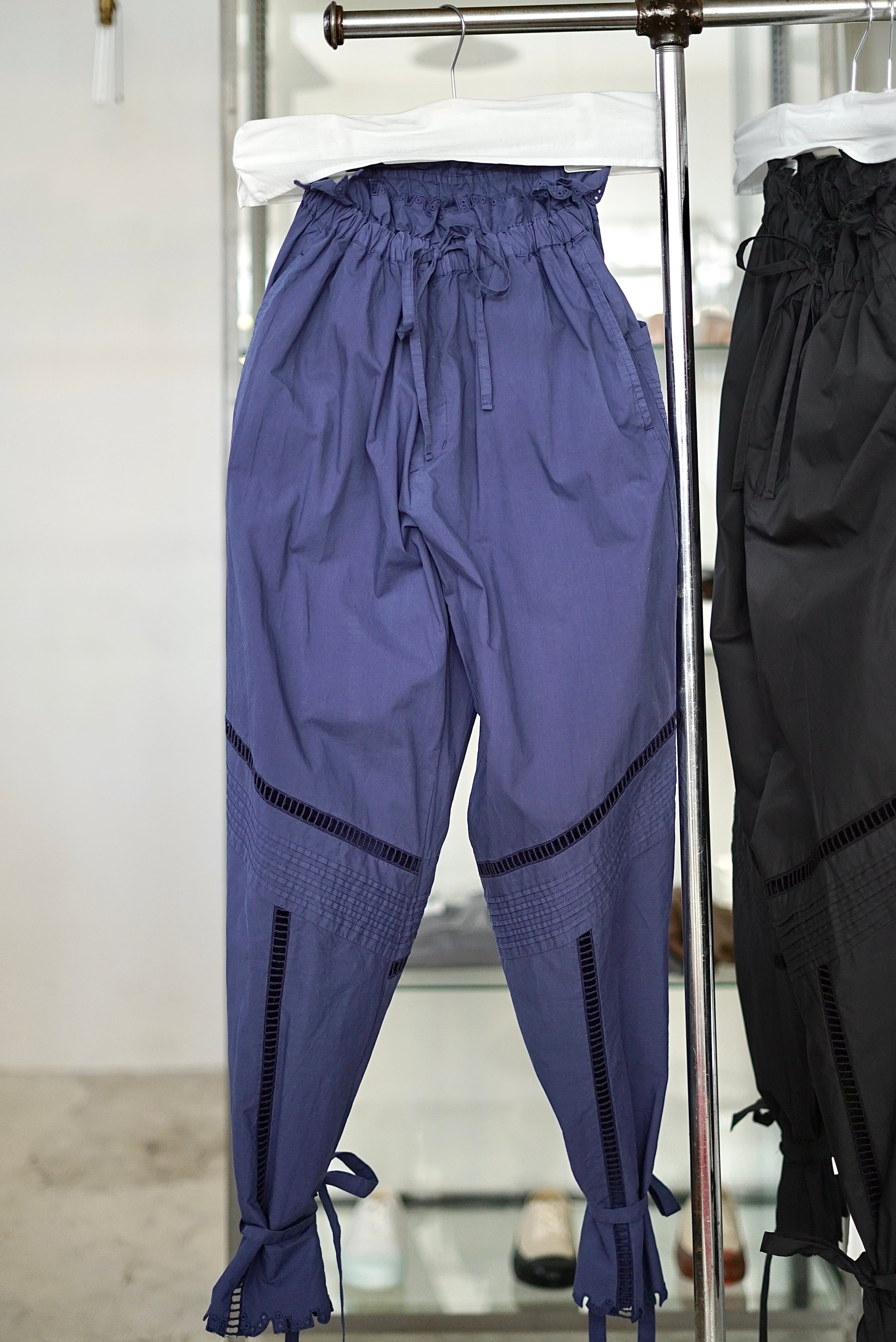 JUN MIKAMI / CUT RUFFLE PANTS (WHITE, NAVY, BLACK) | JUQUI Online