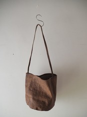 005dc407 round base shoulder bag