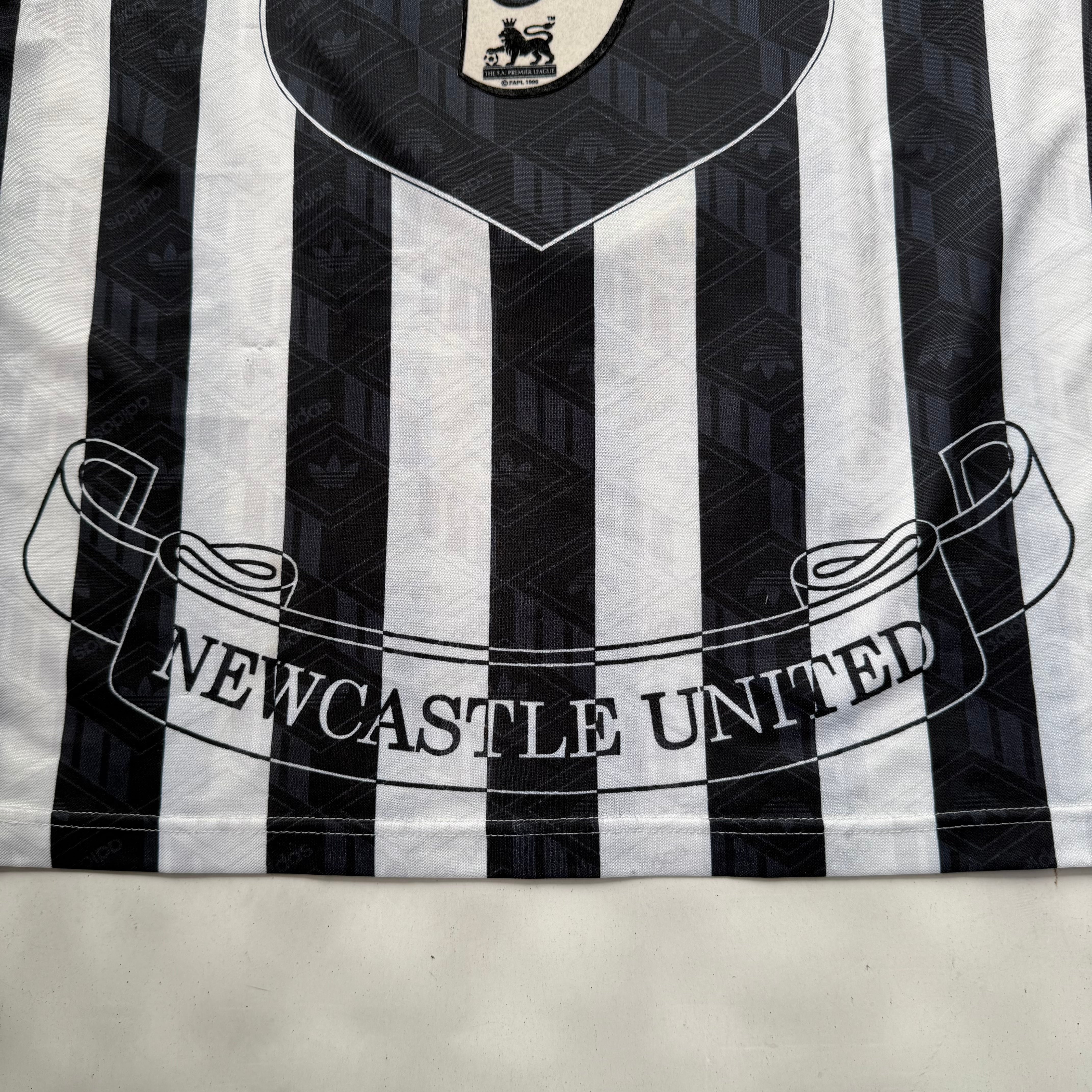 ド*ン様 美品  95/97 ニューカッスル リアム・ギャラガー o 95's〜97's Vintage “Newcastle United By adidas” Game Shirt