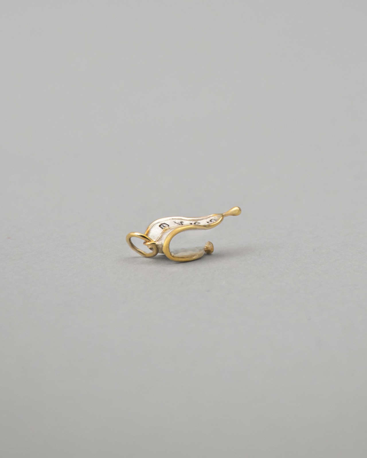 『記憶の固執』チャーム