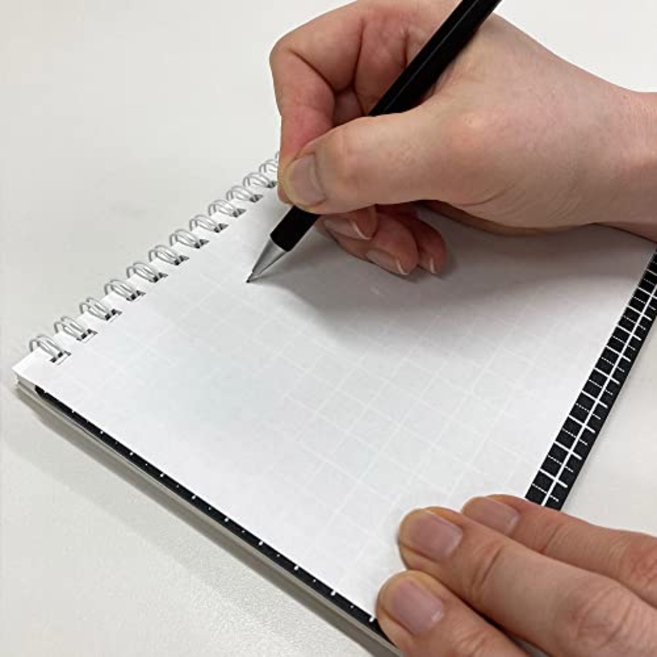 共栄プラスチック 下敷 ライティングマット A5 黒 方眼 WMS-A5-BL