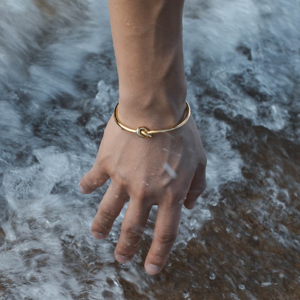 knot bangle (gold) #b24 | garcia