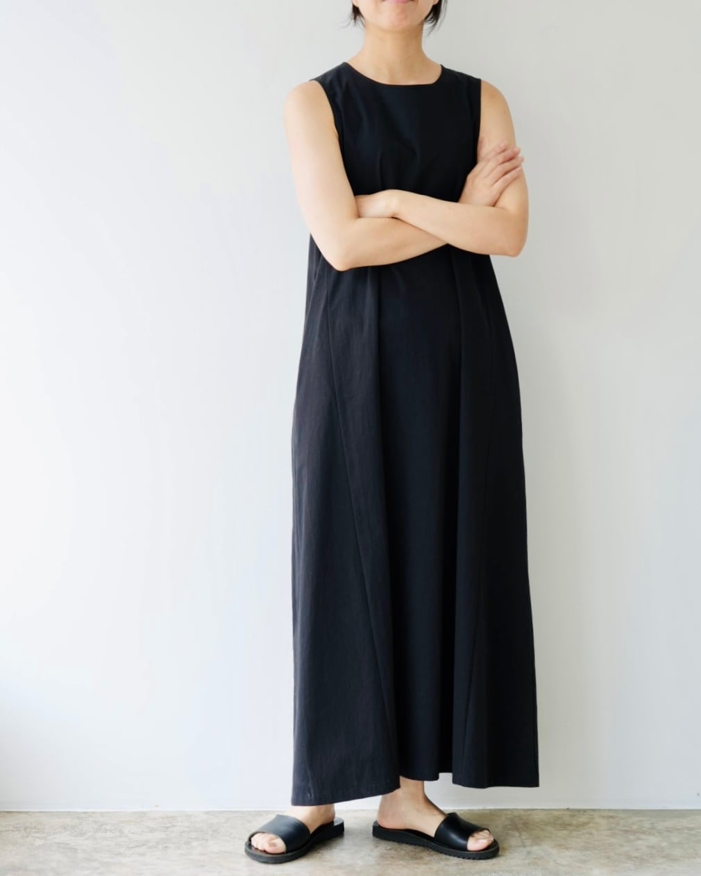 Yoli シンプルスリーブレスワンピース | Vie
