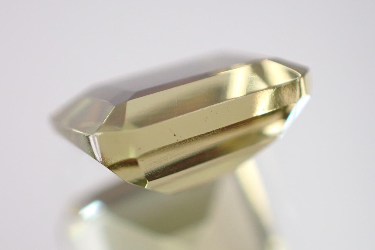 イエローアパタイト　1.69ct　[C12-1080]