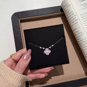 ペンダント おしゃれ キラキラ ピンク 四葉 クローバー ネックレス