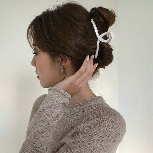 バンスクリップ ヘアクリップ ヘアキャッチ ハンガー 結び目 ウェーブ クロス プラスチック アクリル 無地 くすみカラー 韓国風 婦人向け 瑠璃色 Vcrr Nakanoya ナカノヤ ヘアクリップ専門店 人気のバンスクリップやバナナクリップ が1000円以上で10 引 バンスクリップ ヘアクリップ ヘアキャッチ ハンガー 結び目 ウェーブ クロス プラスチック アクリル 無地 くすみカラー 韓国風 婦人向け 瑠璃色 Vcrr Nakanoya ナカノヤ ヘアクリップ専門店 人気のバンスクリップやバナナクリップ が1000円以上で10 引