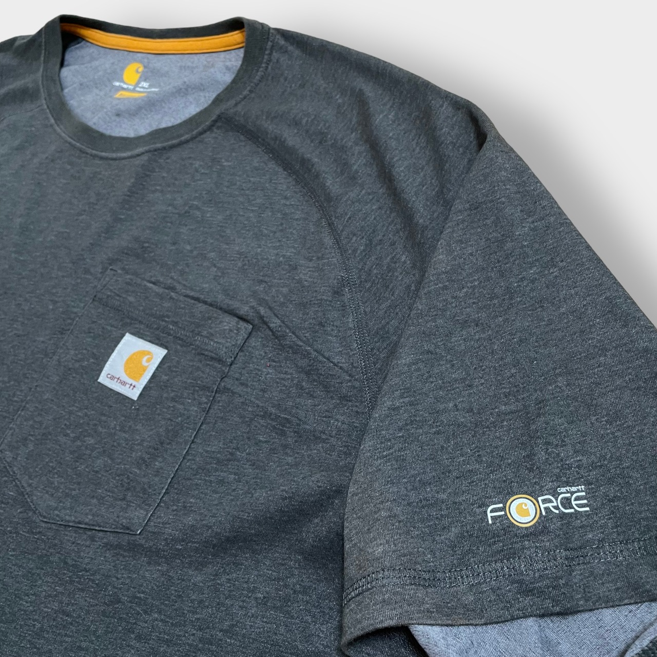【Carhartt】2XL ビッグシルエット ワンポイント ポケットTシャツ ポケT カーハート FORCE ラグラン ダークグレー 半袖 夏物 US古着