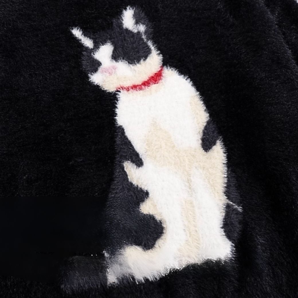 赤い首輪の猫が見つめるモヘアニット E00603 | EMMA GRAND