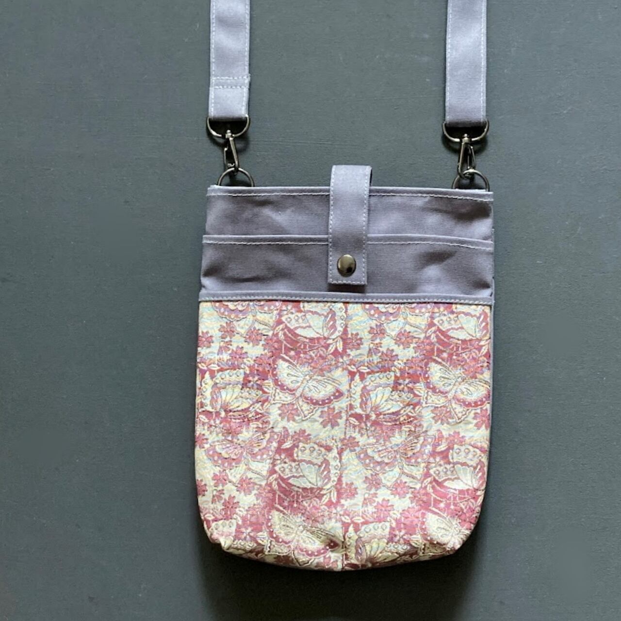 帯ショルダー 黒×袋帯 菊花 着物帯リメイク 日月堂オリジナル 帯ショルダー 黒×袋帯 菊花 着物帯リメイク 日月堂オリジナル
