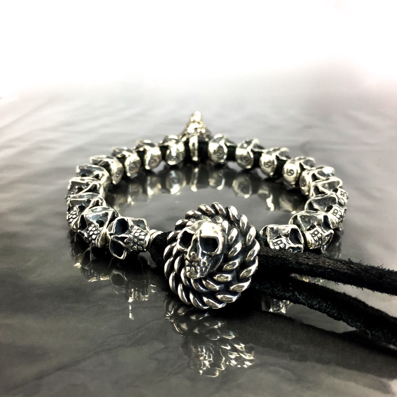 LEATHER BRACELET 18 SKULL BEADS [WOLF] with SAPPHIRE / 18スカルビーズレザーブレスレット・ウルフサファイアアイズ