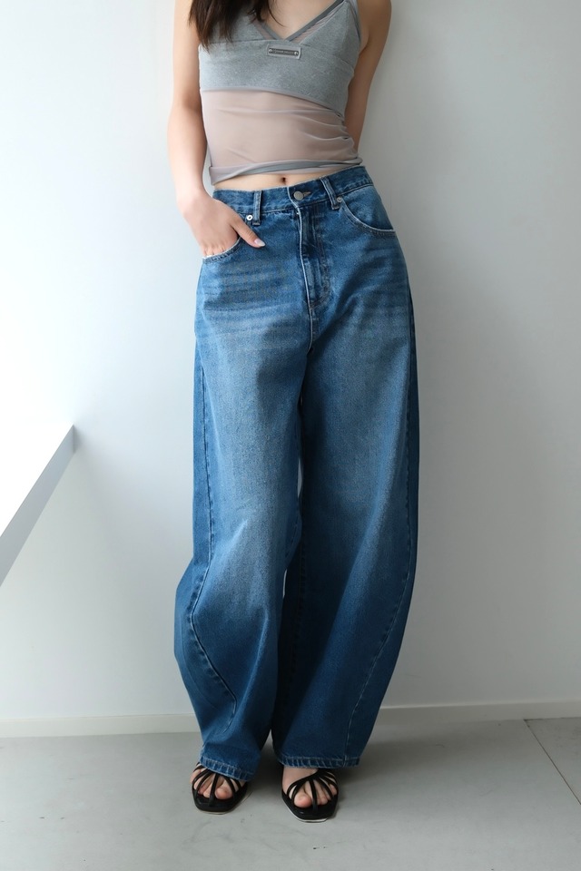 Washed barrel jeans ウォッシュドバレルジーンズ　Blue