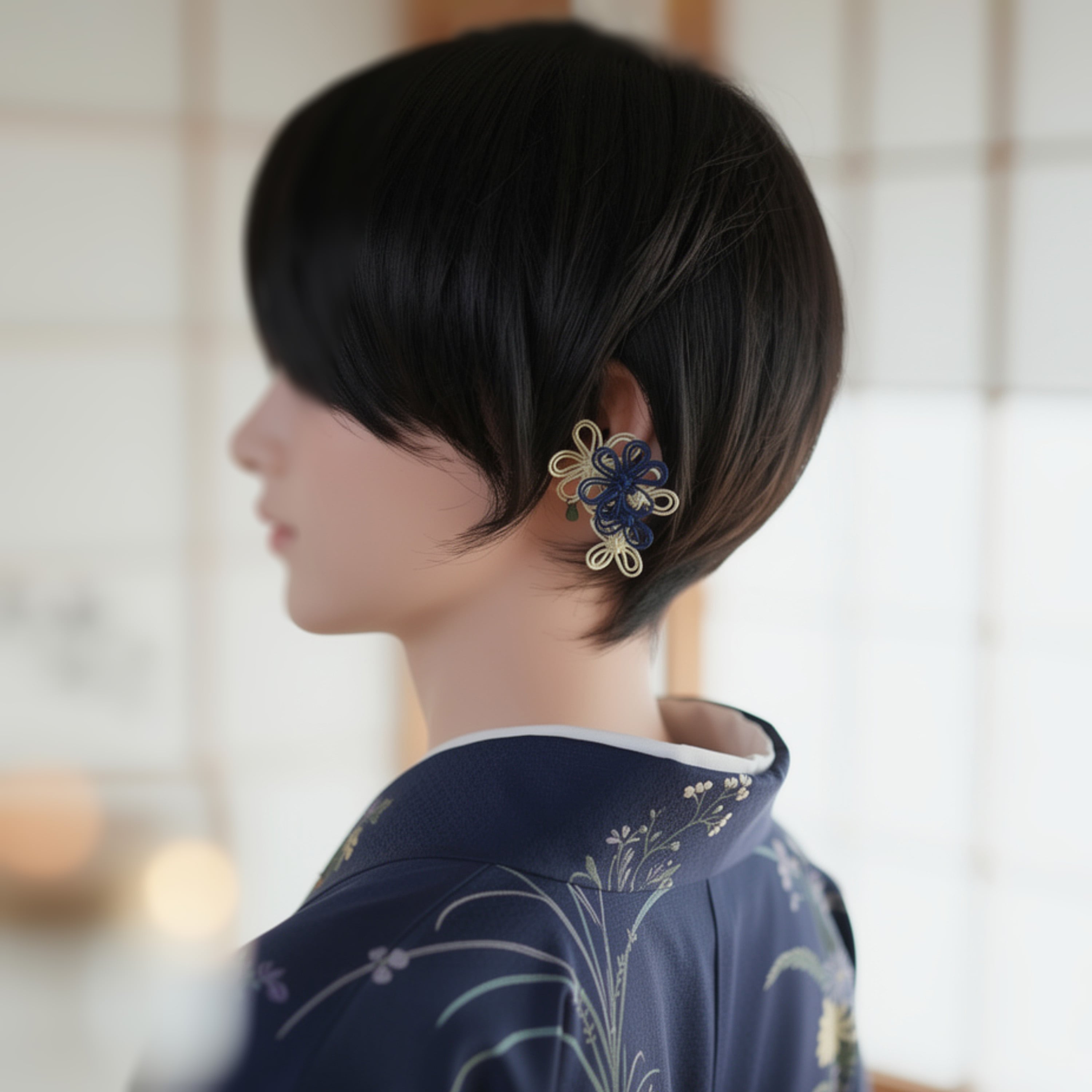 飾り結びかたっぽイヤーカフ「するり明々」(濃青×アイボリー)【軽量和風アクセ】