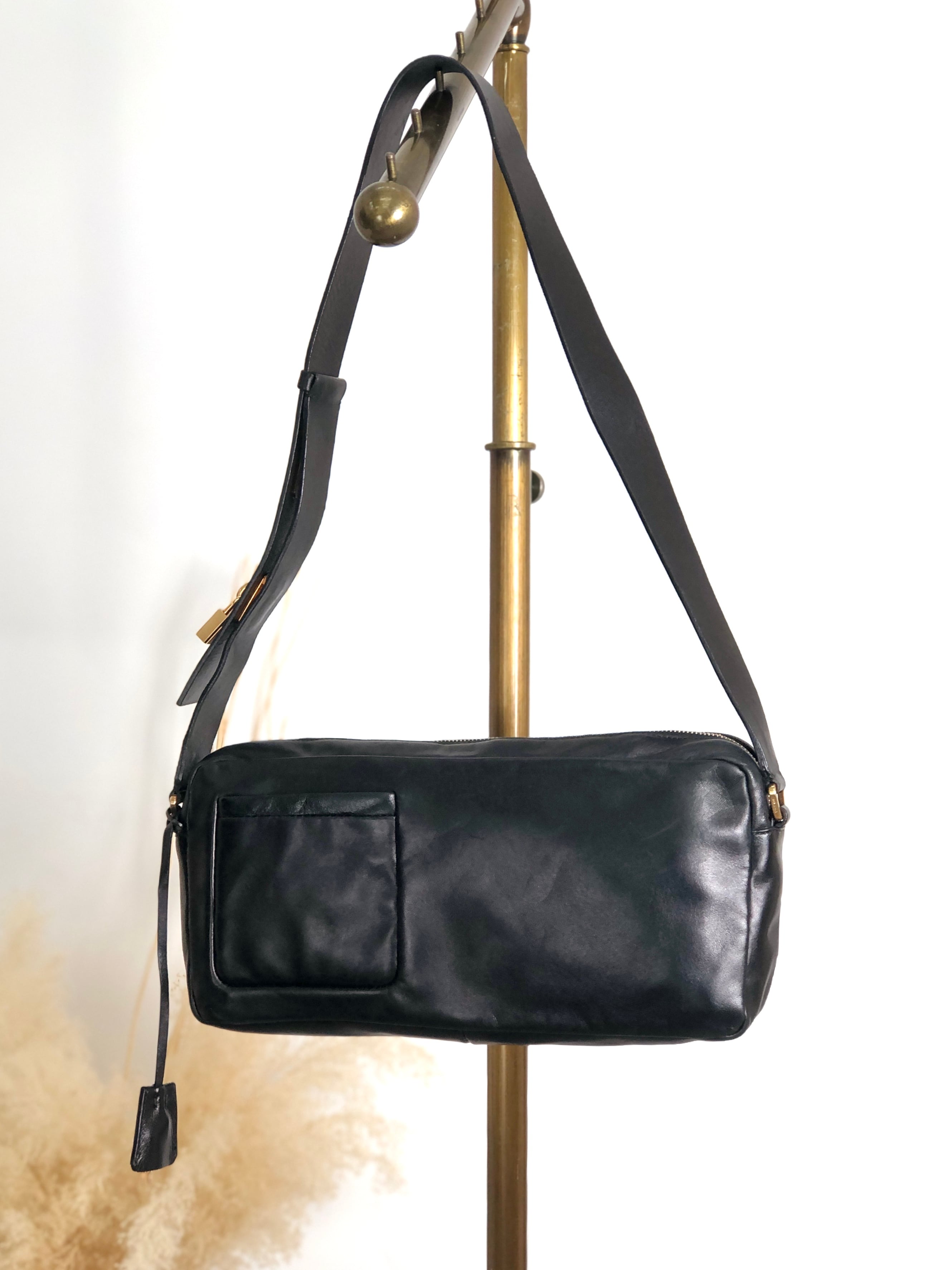 【ririジップ】PRADA オールドプラダ オールレザー ショルダーバッグ PRADA プラダ ショルダーバッグ ブラック パドロック ナッパレザー