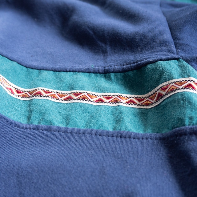 "Xceptions by DSI" '90s vintage Geometric pattern mix sweat