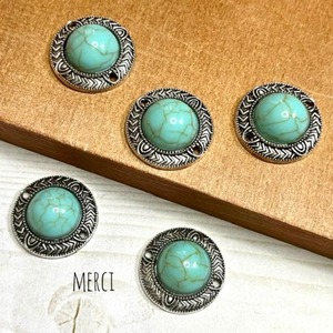 ラウンド幾何学彫りデザインターコイズ両カンチャーム/Wカン/アンティーク
