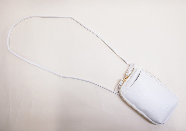 スクエアラウンドスマートフォンショルダー コロンとした可愛い形のスマホポシェット