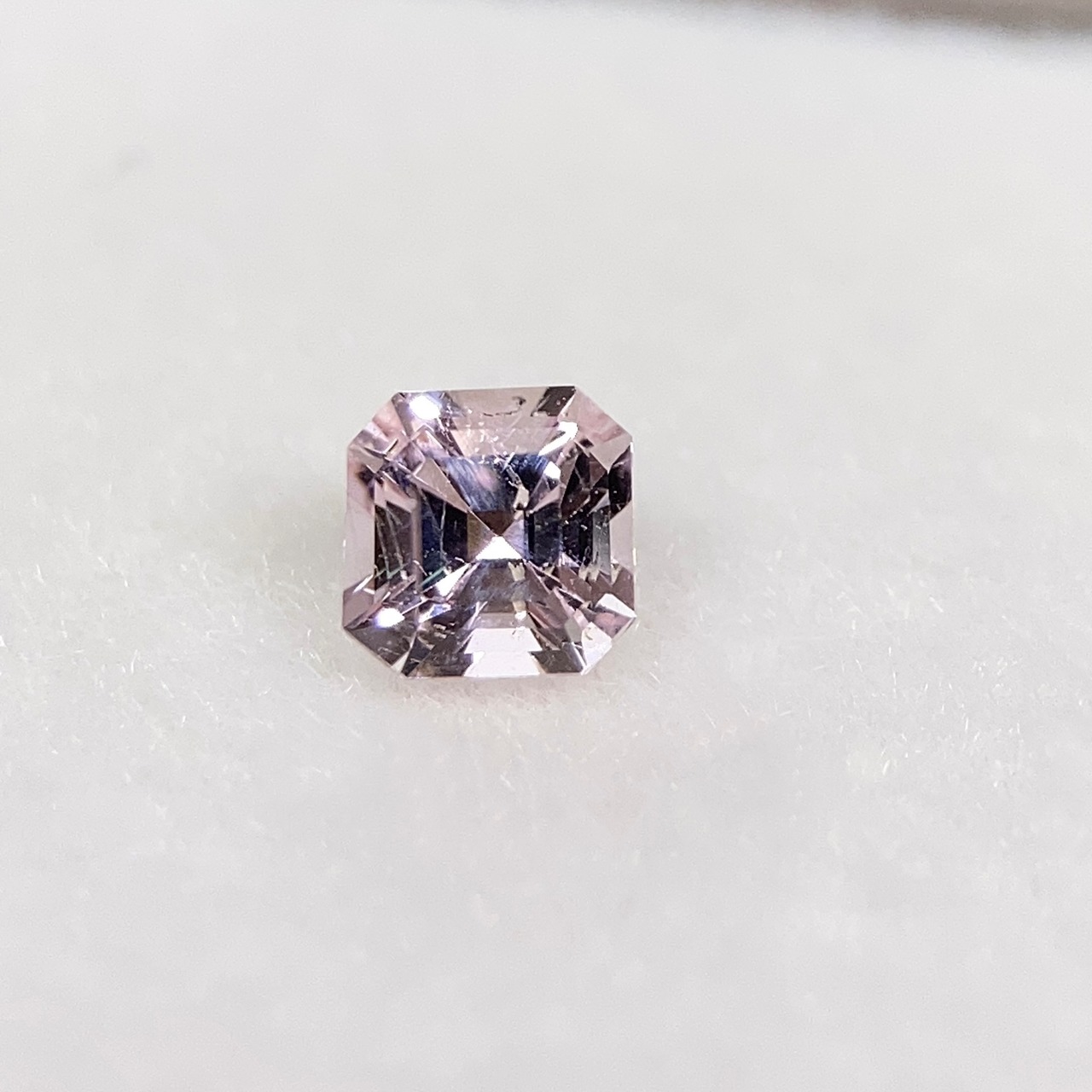 トルマリンの角砂糖  約3.8mm*3.8mm H2.9mm r-0411