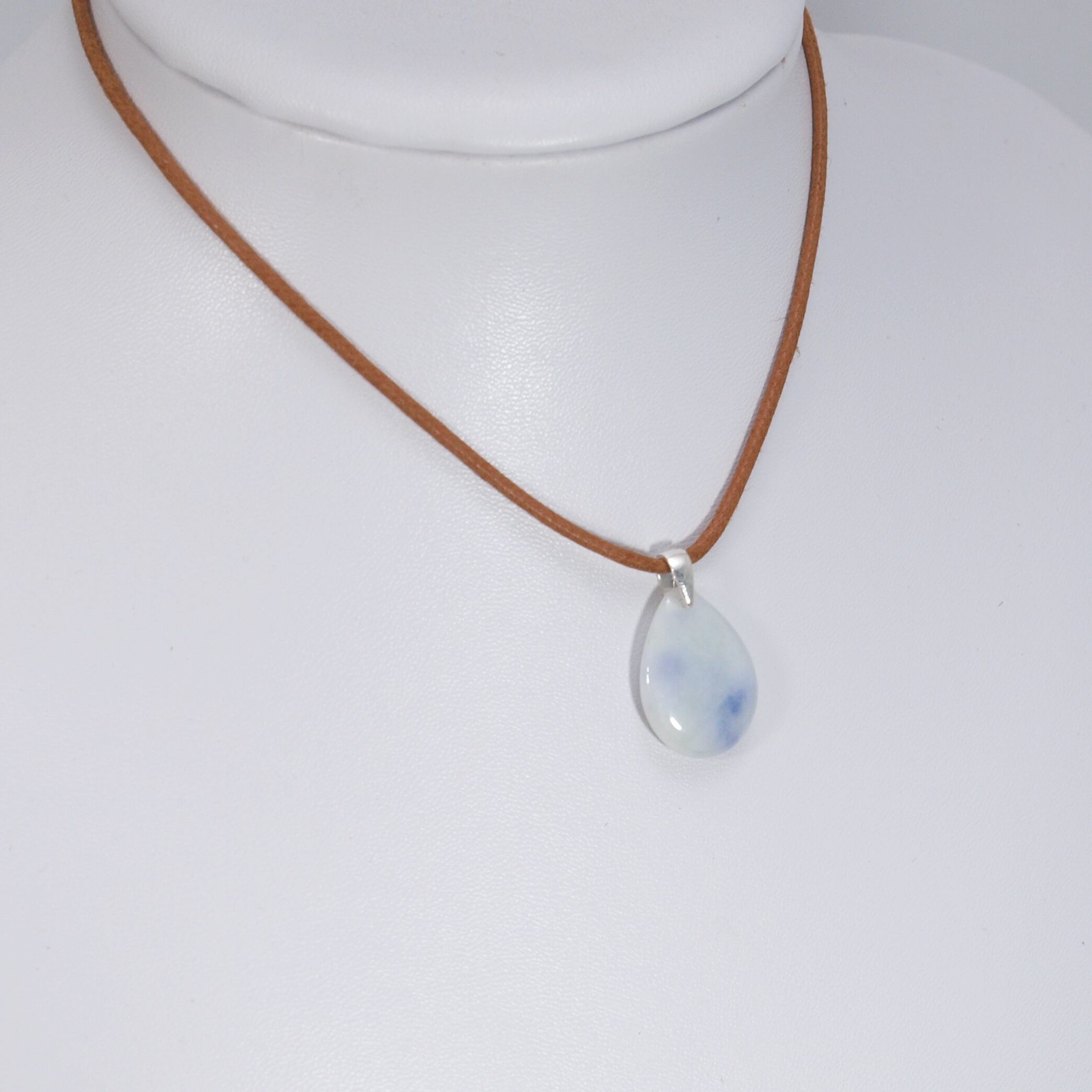 糸魚川 ラベンダー翡翠 しずくペンダントトップ 2.6g | URUWA 工房 うるわ