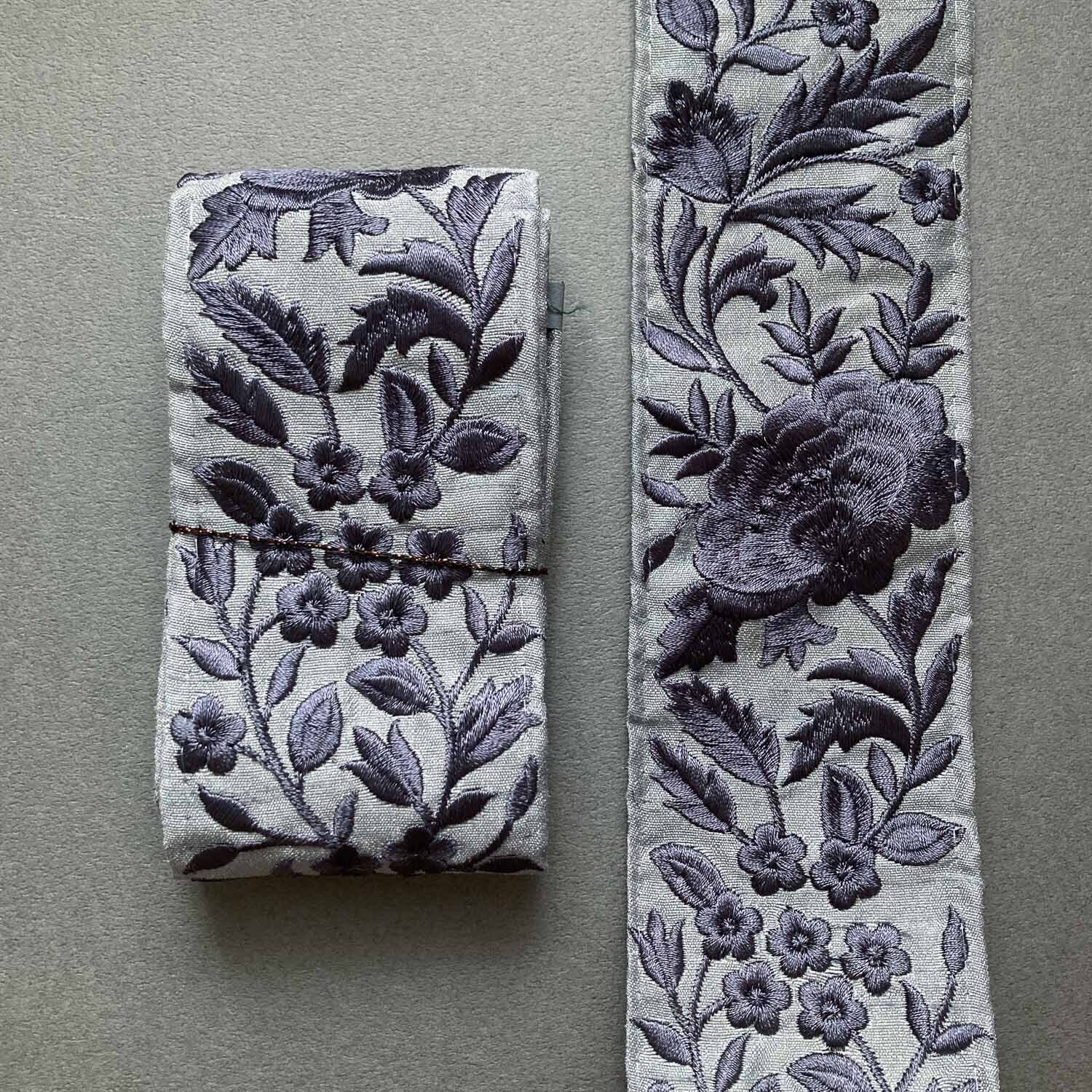 再入荷〉シンプル単色刺繍のお花リボン（1mカット） | Dua