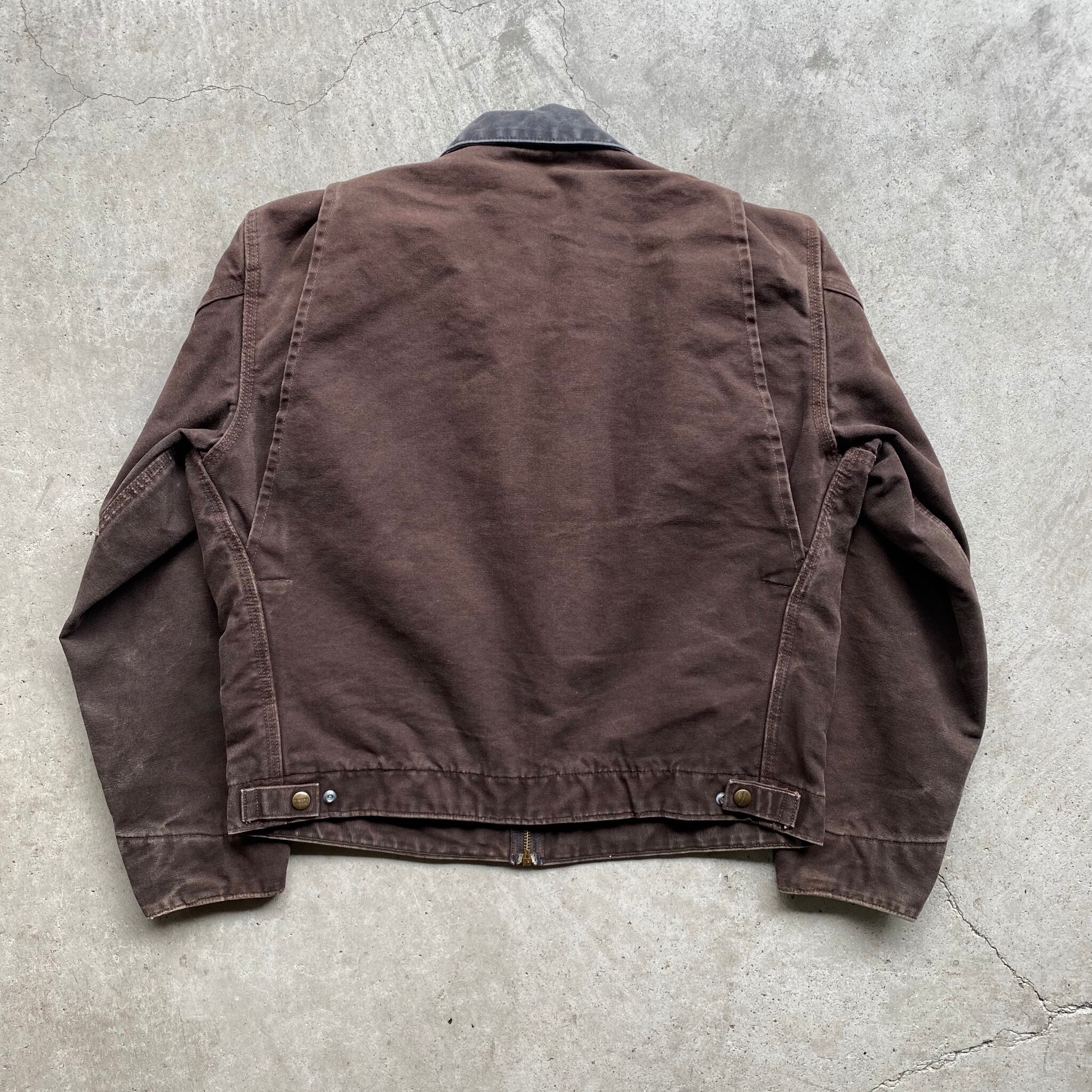 カーハート　襟コーディロイジャケット　ダークブラウンカーキ　ロゴ刺繍 Carhartt カーハート デトロイトジャケット ワークジャケット 刺繍