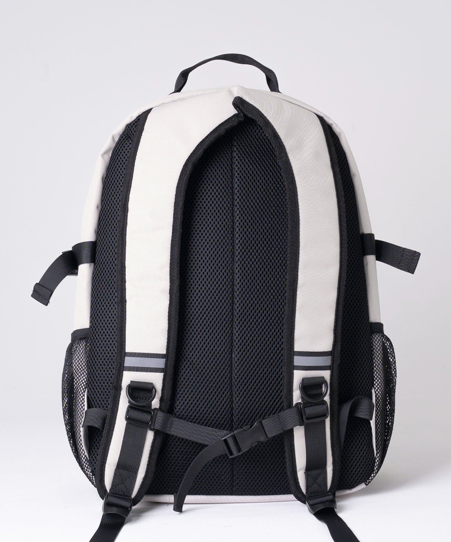 ユニセックス向けのブランドをメインにした、カジュアルな洋服や服飾