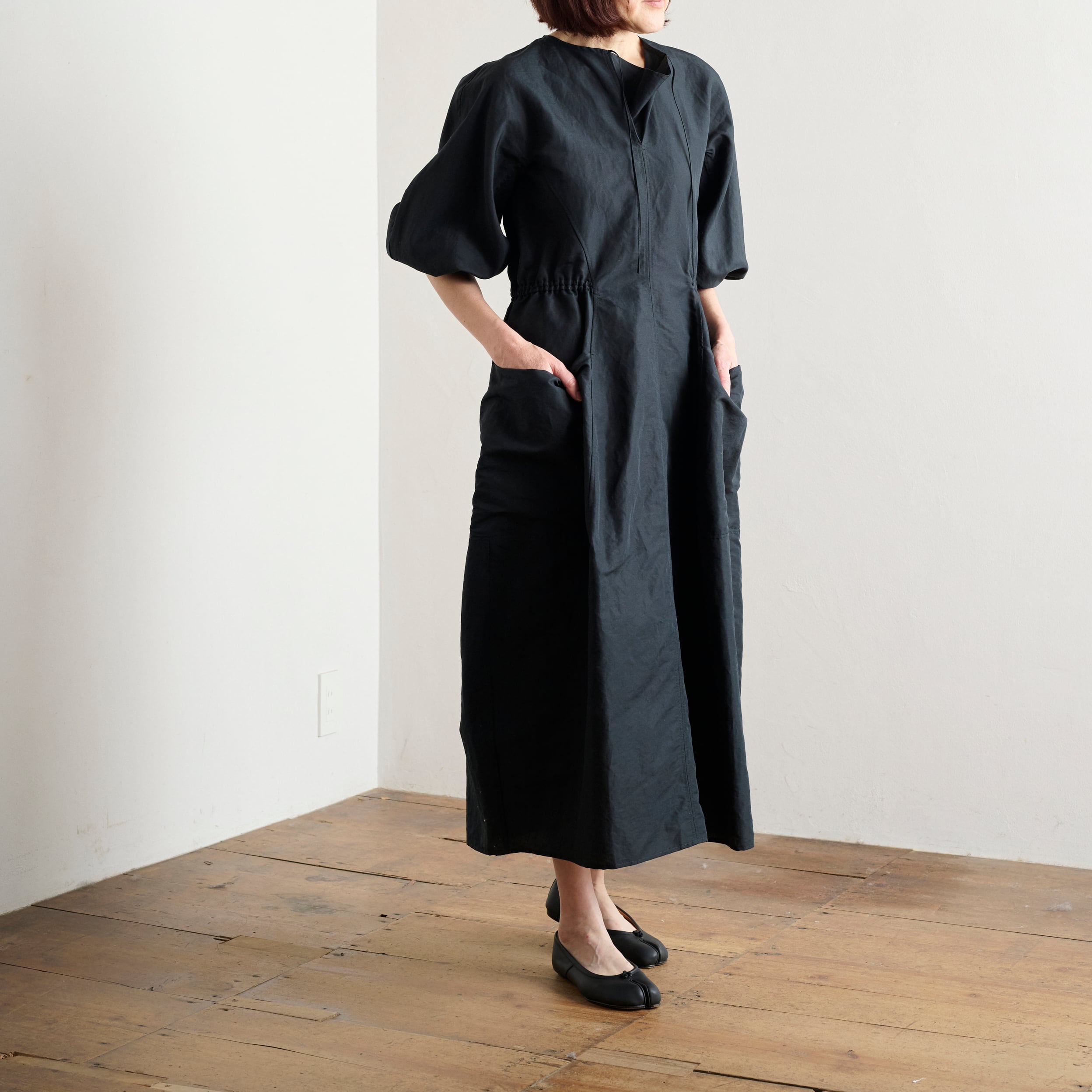 TENNE HANDCRAFTED MODERN テンハンドクラフテッドモダン volume sleeve dress | les trois  entrepôts / レ トロワ アントゥルプ powered by BASE