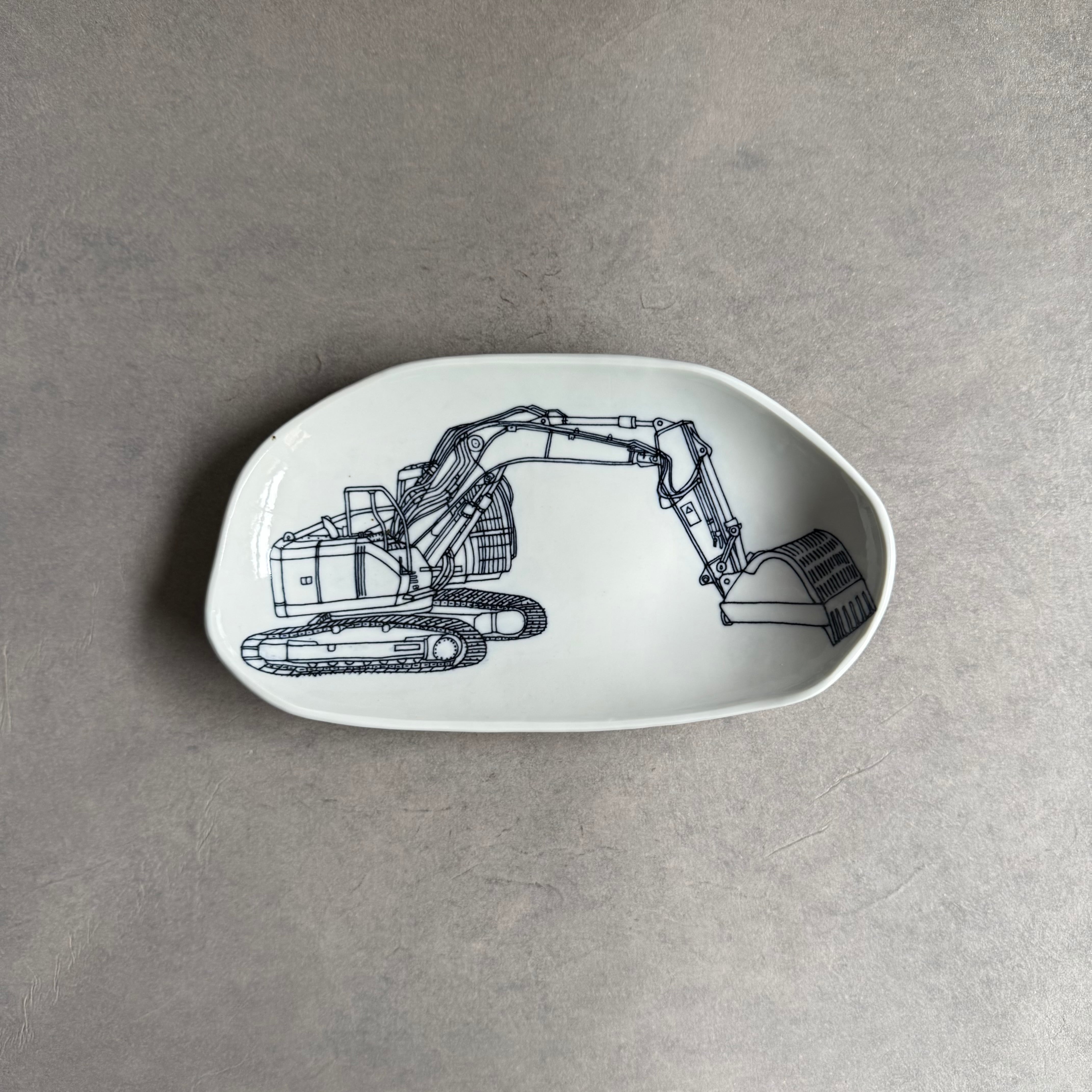 熊本充子 皿 ショベルカー