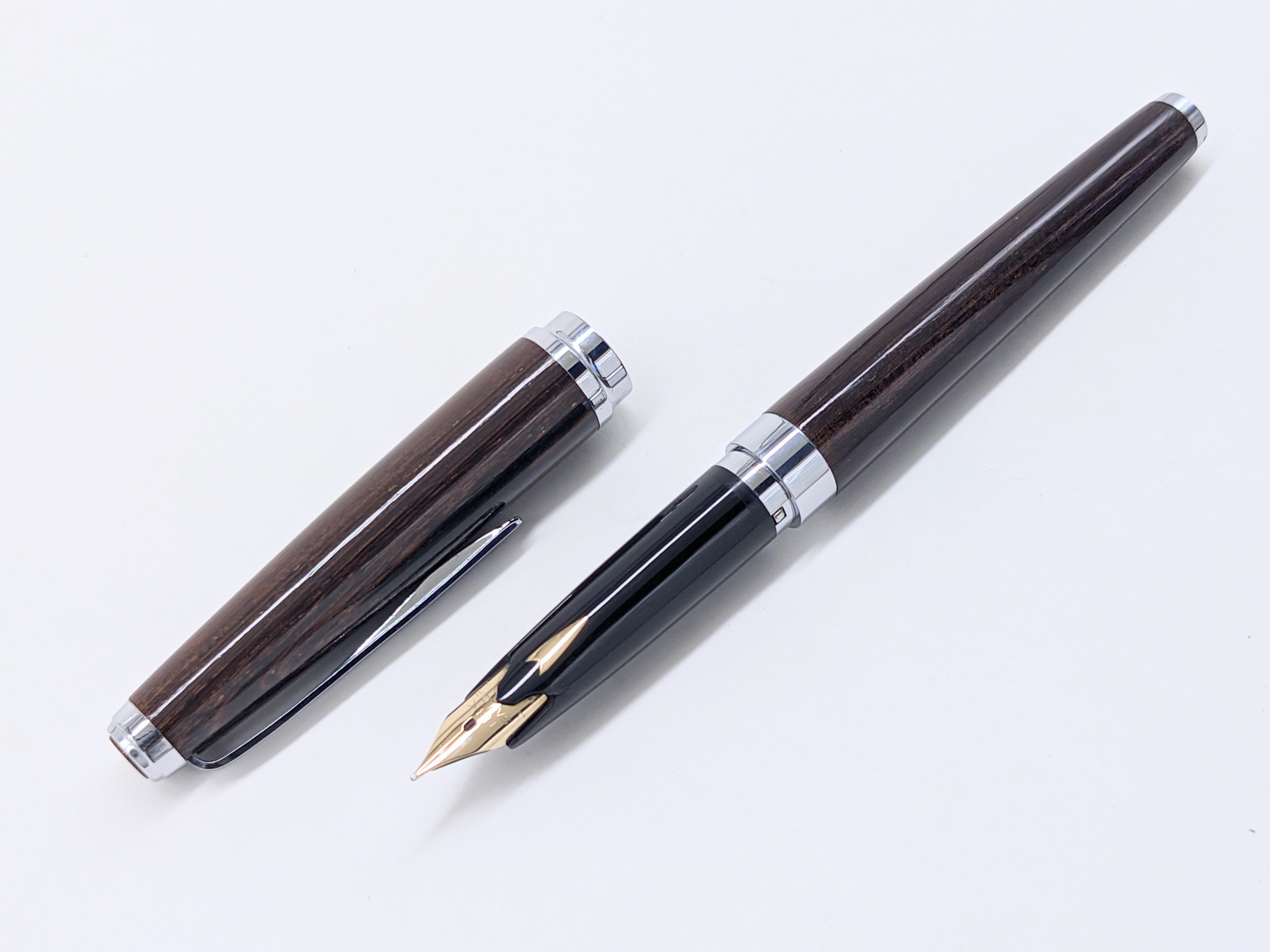 ね*が様 sailor 18k 世界の銘木シリーズ万年筆 レトロ 80s セーラー万年筆 世界の銘木シリーズ 鉄刀木 シルバートリム