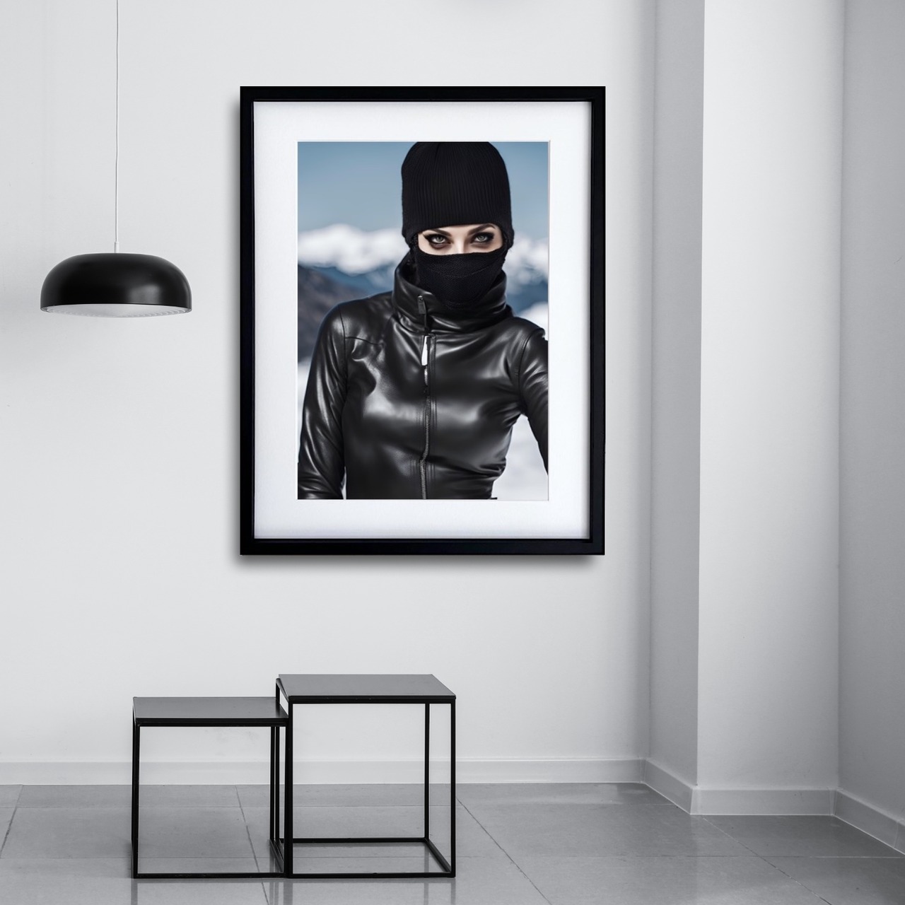 追っ手｜映画のワンシーンのような美しさを描くモダンアートポスター｜非現実的でラグジュアリーな空間をつくる一枚｜A3ポスター