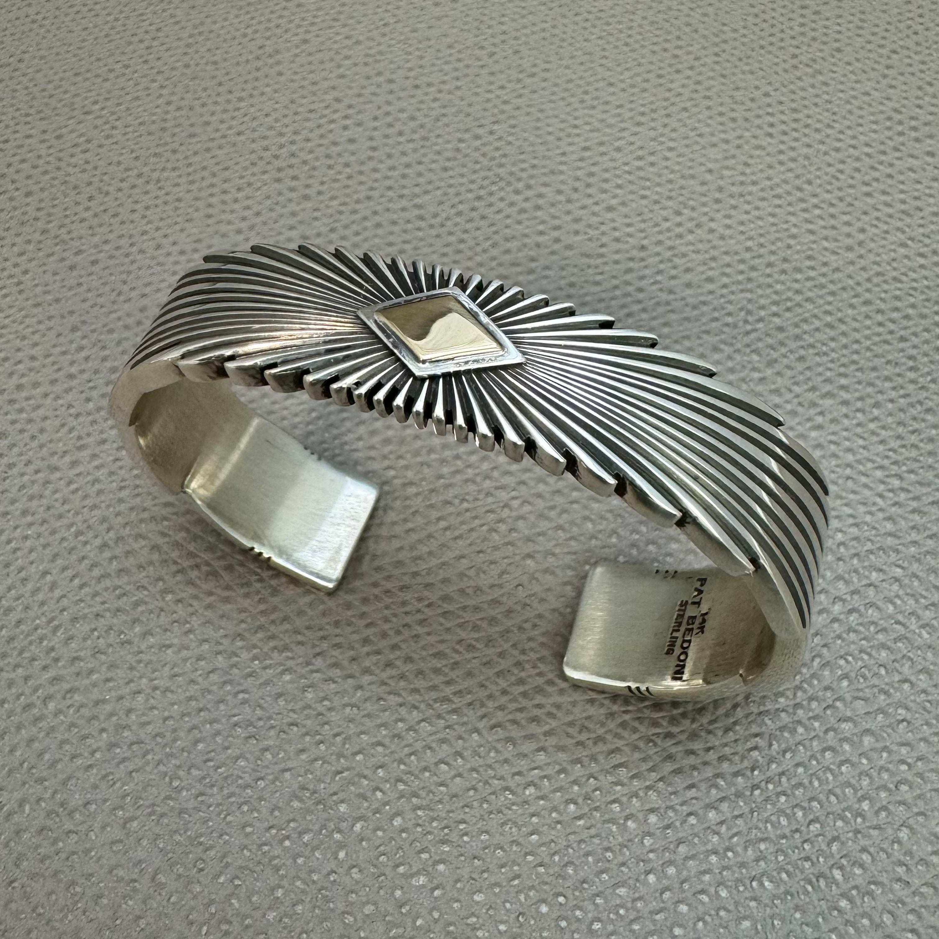 NAVAJO族 Betta Lee作 Kingmanターコイズトップ（チェーン別売り