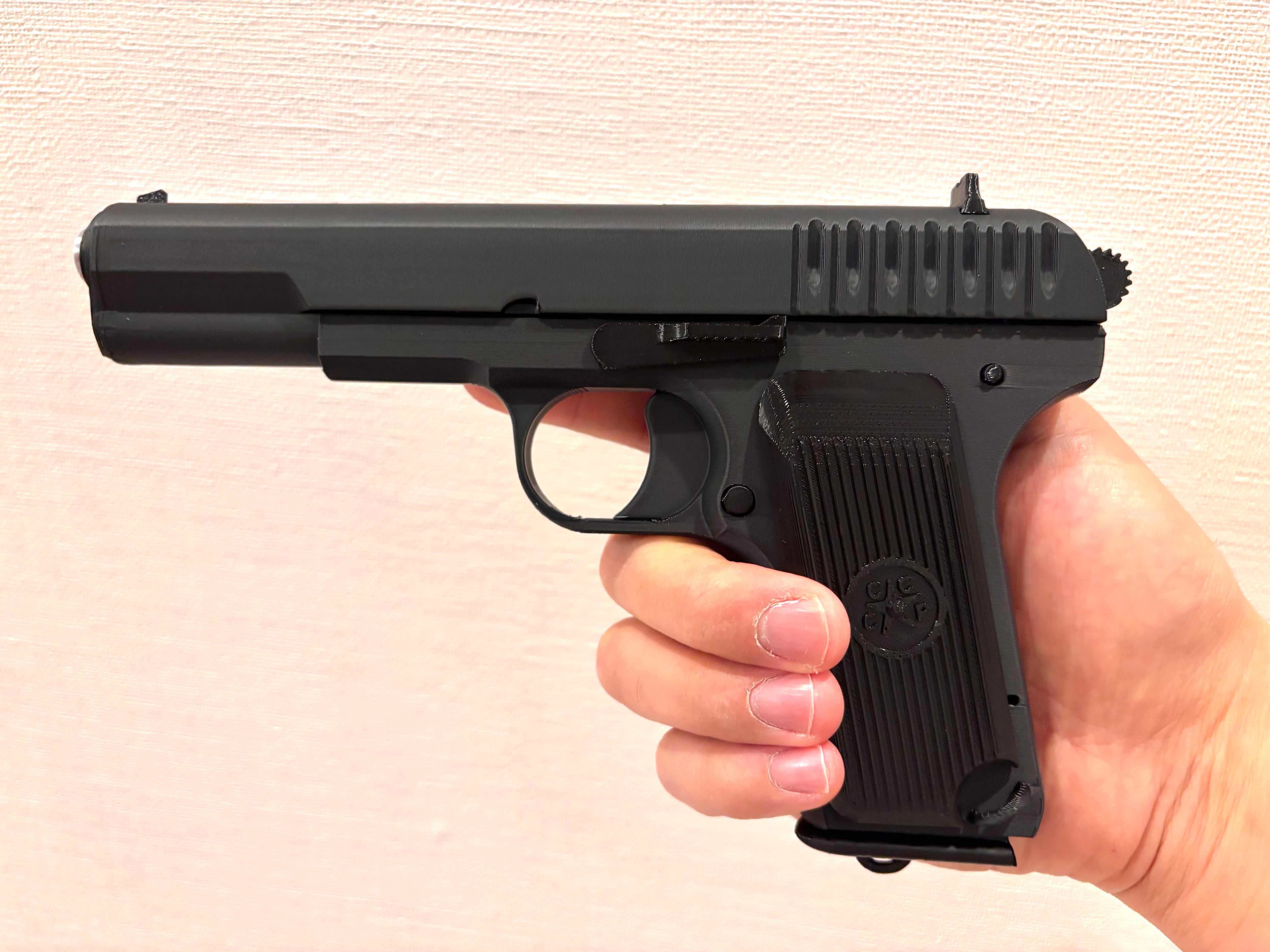 ソ連軍 TT-33 トカレフ拳銃 レプリカモデル （機能なし、金属なし