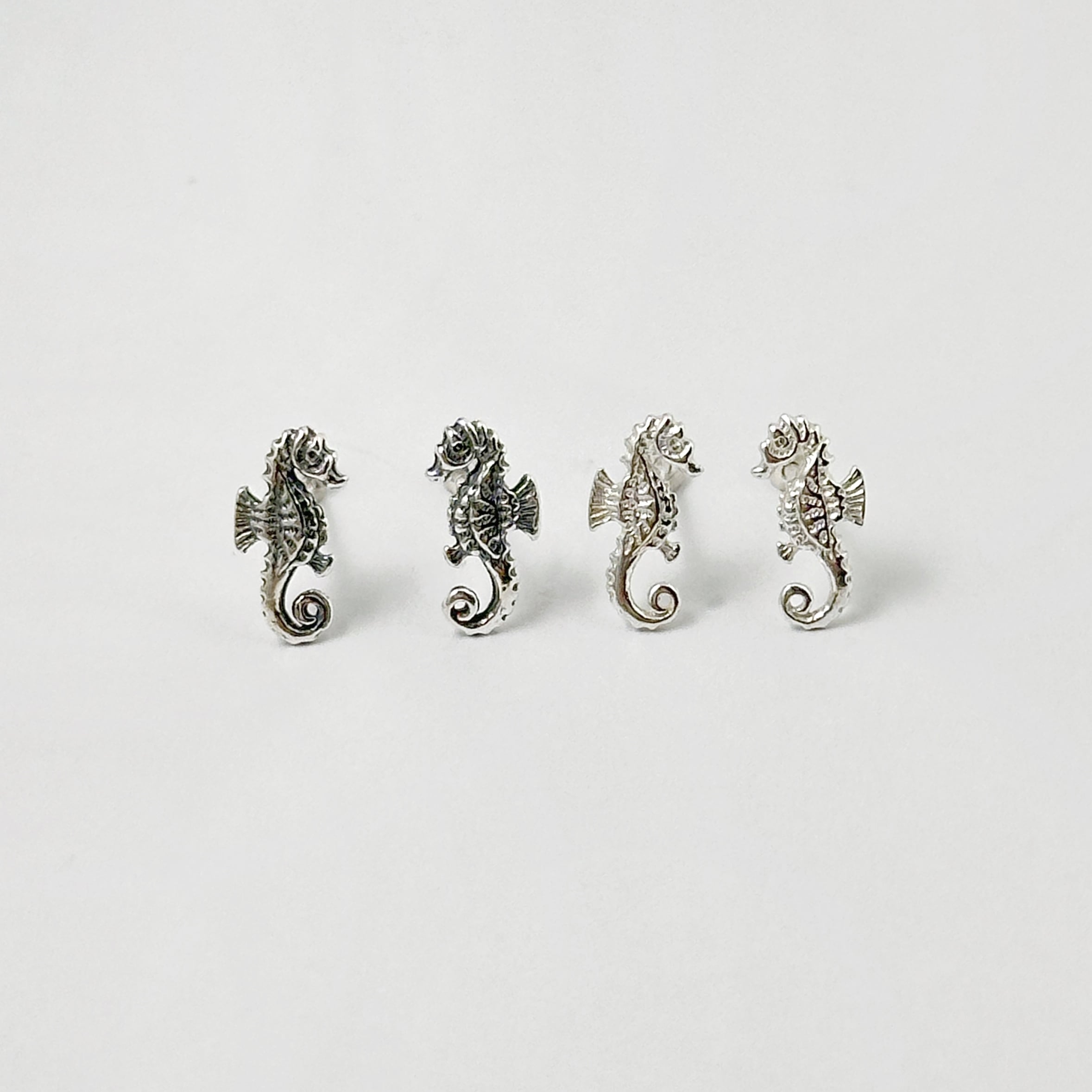 タツノオトシゴ スタッド ピアス