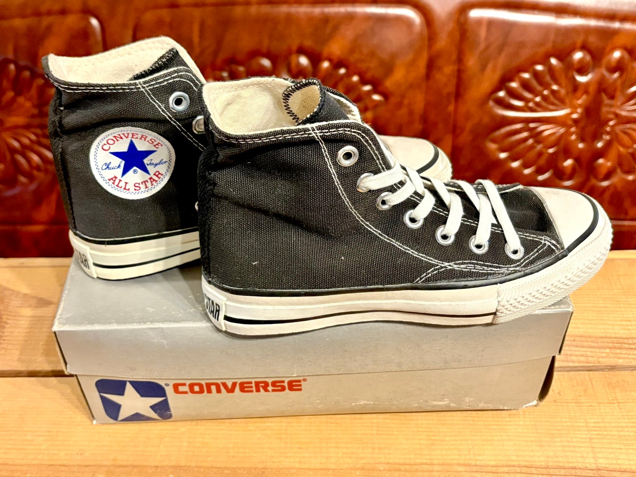 USA製未使用80s箱付銀箱converseサイドステッチALLSTAR訳あり converse（コンバース） ALL STAR（オールスター）Hi 黒 3.5 22.5cm