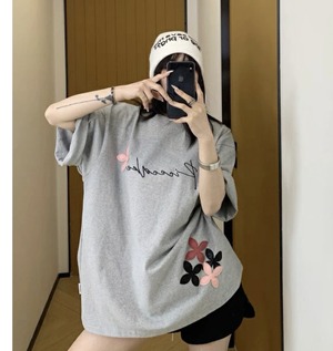 OISIS032 レザーフラワーパッチロゴTシャツ