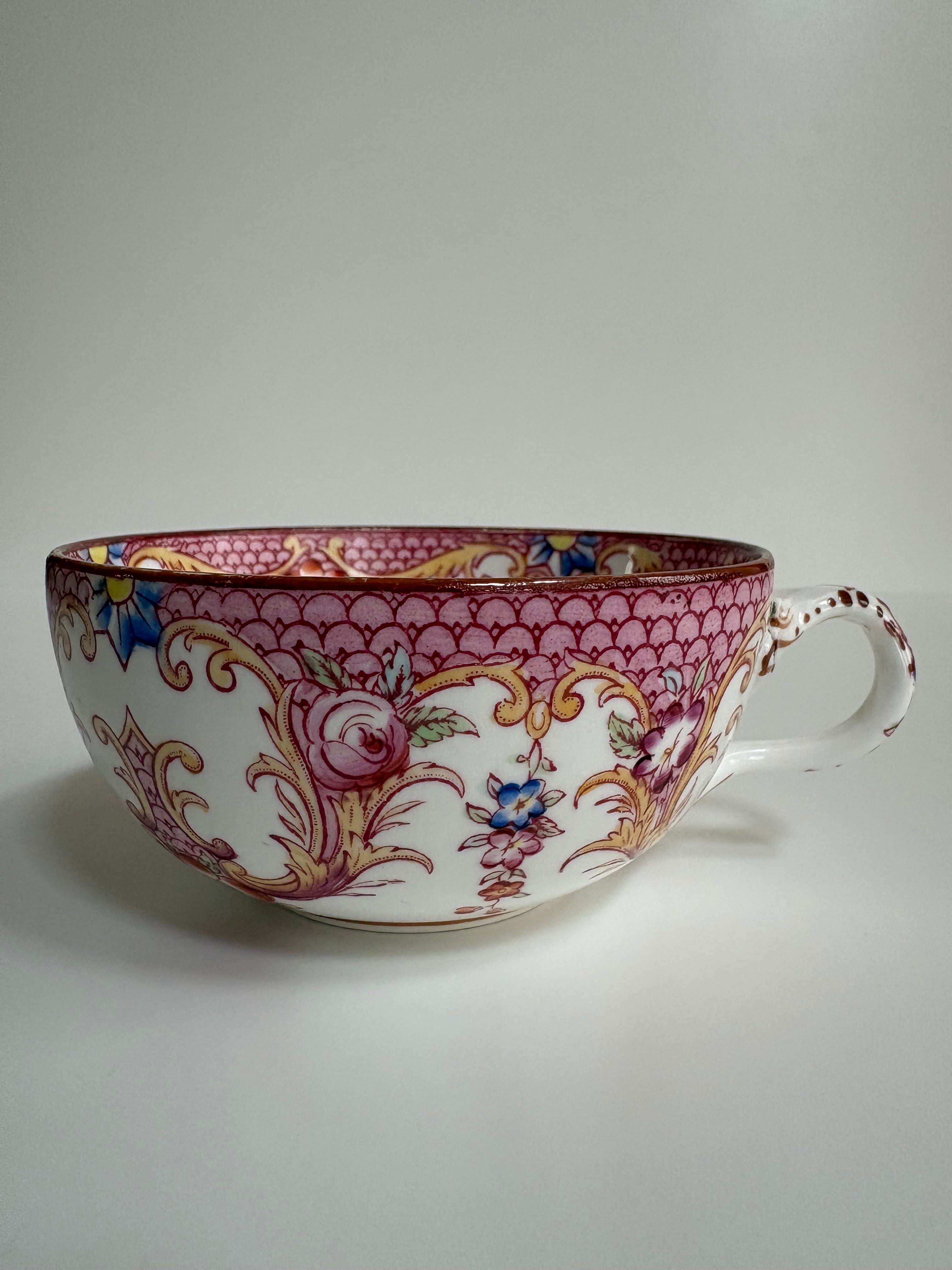 サルグミンヌ MINTON No.148 ティーカップ（淡いピンクの唐草装飾