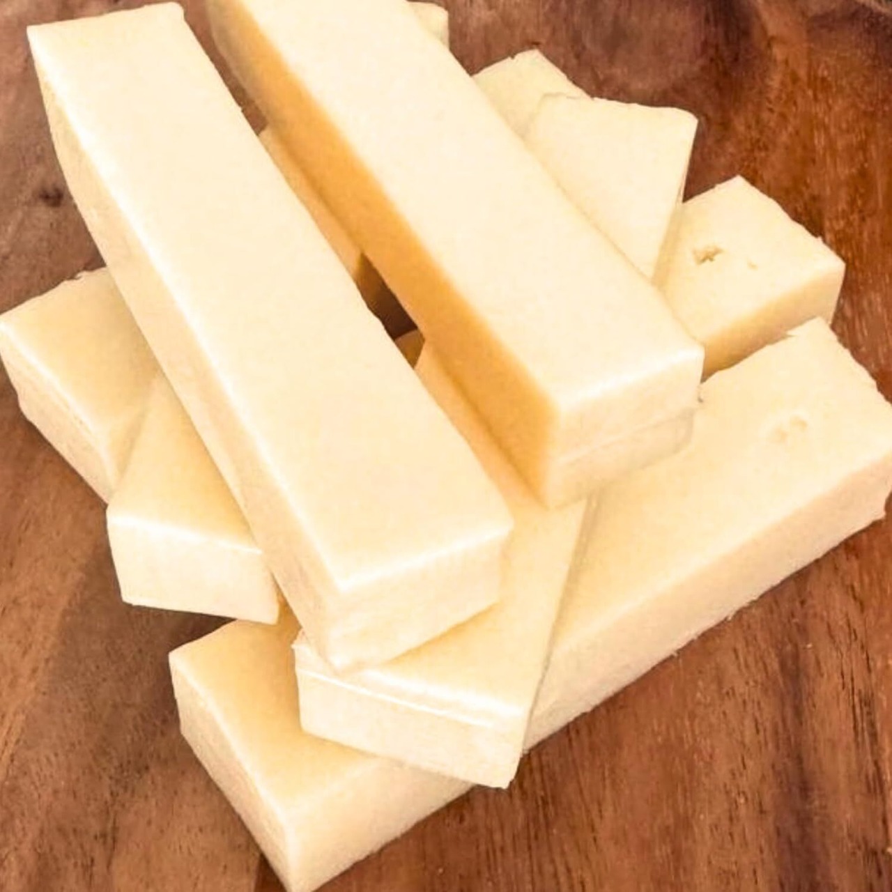 アメリカ産 グラスフェッド 低脂肪モッツァレラチーズ スティック 2cmカット 400g｜無添加・セルロース不使用 USA Grassfed Low-Fat Mozzarella Cheese Sticks 2cm Cut 400g | Additive-Free & Cellulose-Free