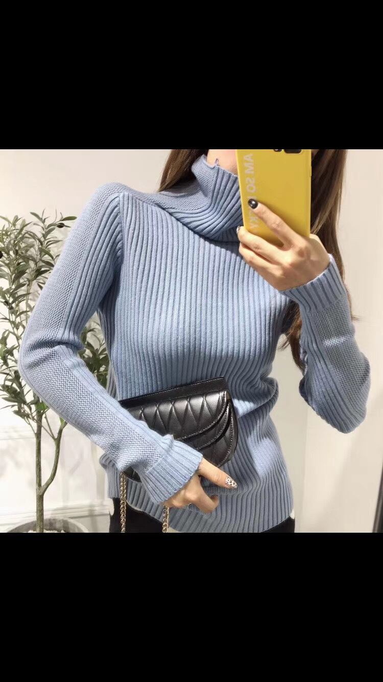 タートルネックリブニット