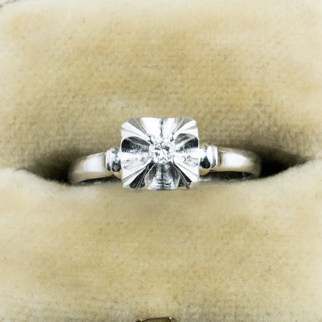 【日本の作品】昭和レトロ 箱爪 デザイン リング 指輪 K14 WG  ダイヤ 0.07 MOR00410