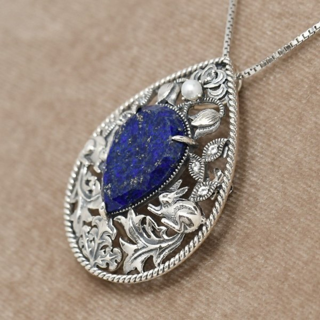 ［William Morris］兄弟うさぎ　ペンダント＆ブローチ　ラピスラズリ