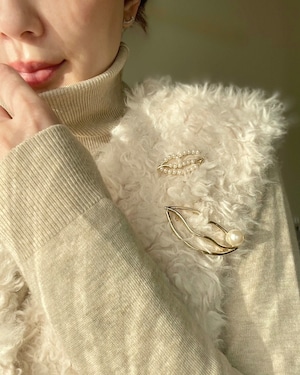 Lip Brooch
