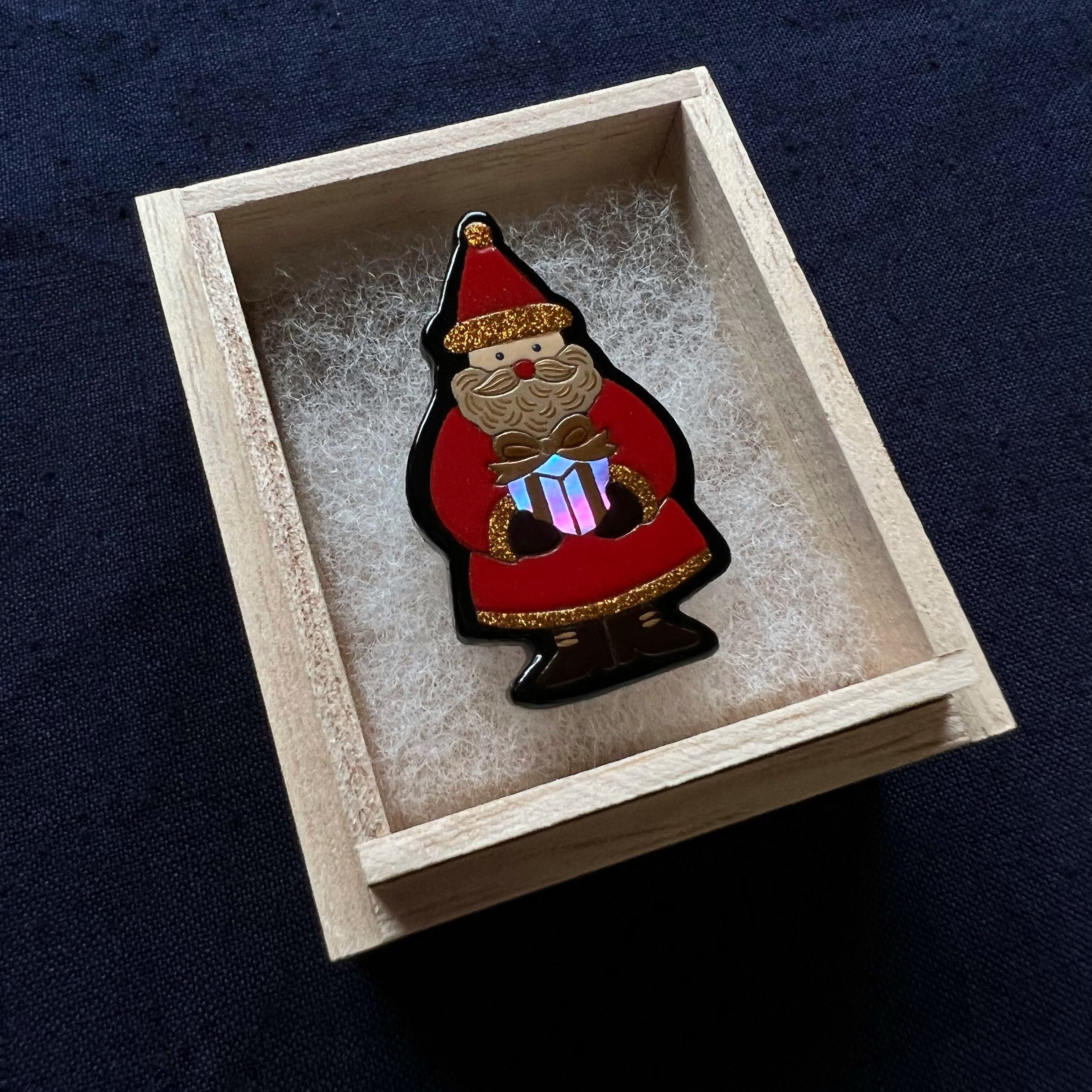 蒔絵ブローチ サンタクロース | 漆ギャラリー 青海波