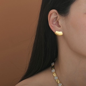 Semicircular stud earrings in 2 colors S1018